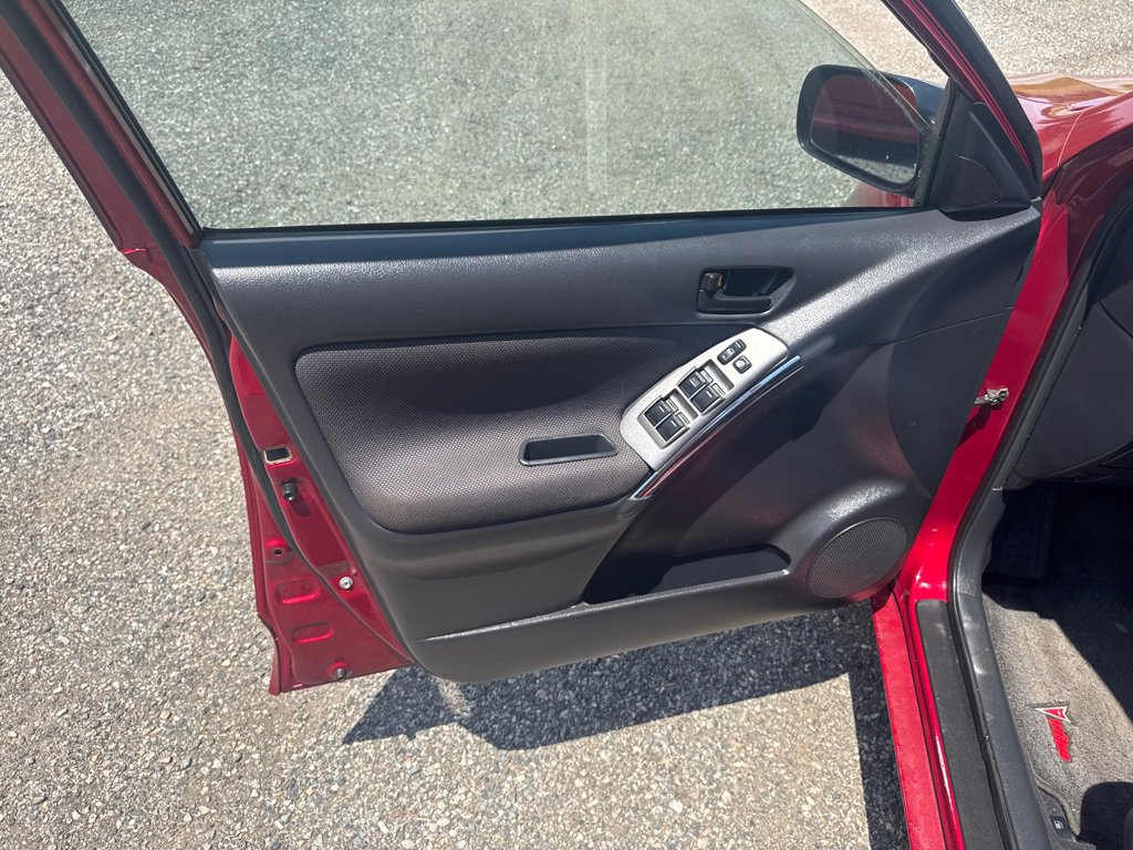 Used 2004 Pontiac Vibe w/ Moon And Tunes Value Package FWD image 29