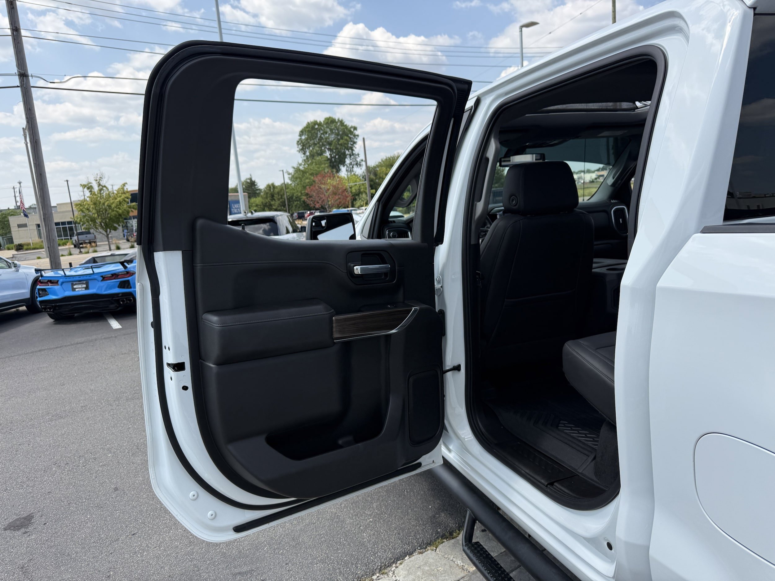 Used 2021 Chevrolet Silverado 1500 LT Trail Boss w/ Convenience Package II AWD/4WD image 24