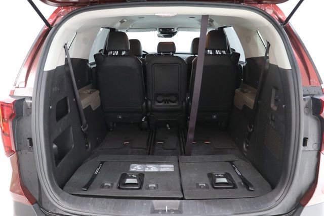 Used 2025 Kia Carnival FWD image 35