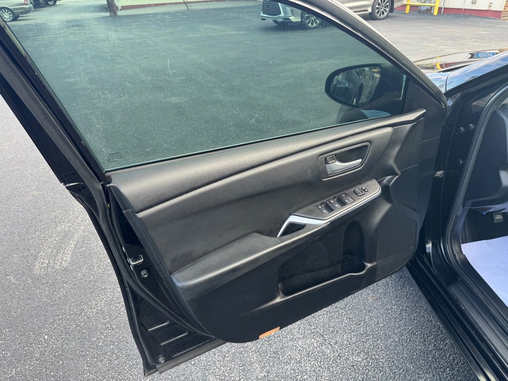 Used 2015 Toyota Camry LE image 16