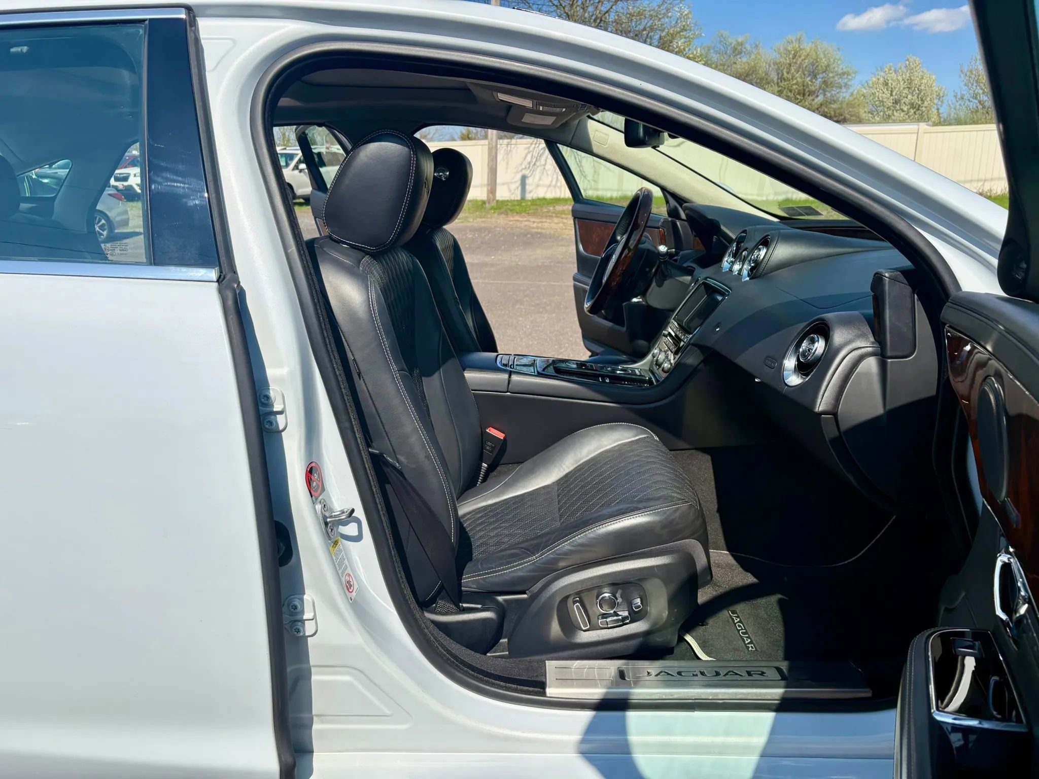 Used 2016 Jaguar XJ L Portfolio RWD image 26