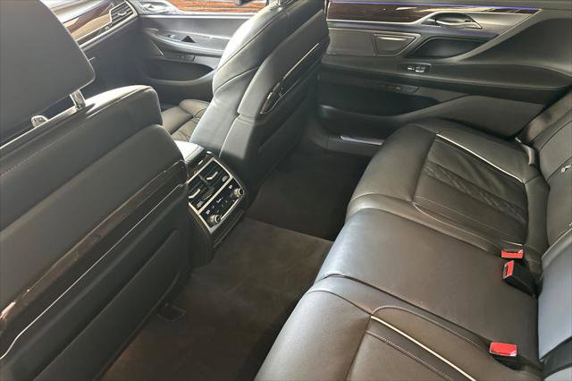Used 2022 BMW 745e xDrive w/ M Sport Package image 11
