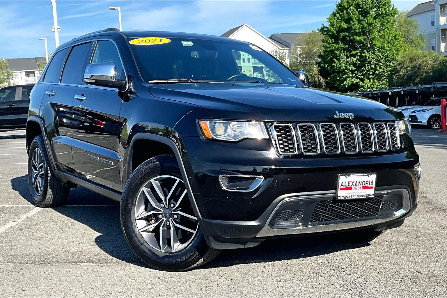 Used 2021 Jeep Grand Cherokee Limited AWD/4WD image 2