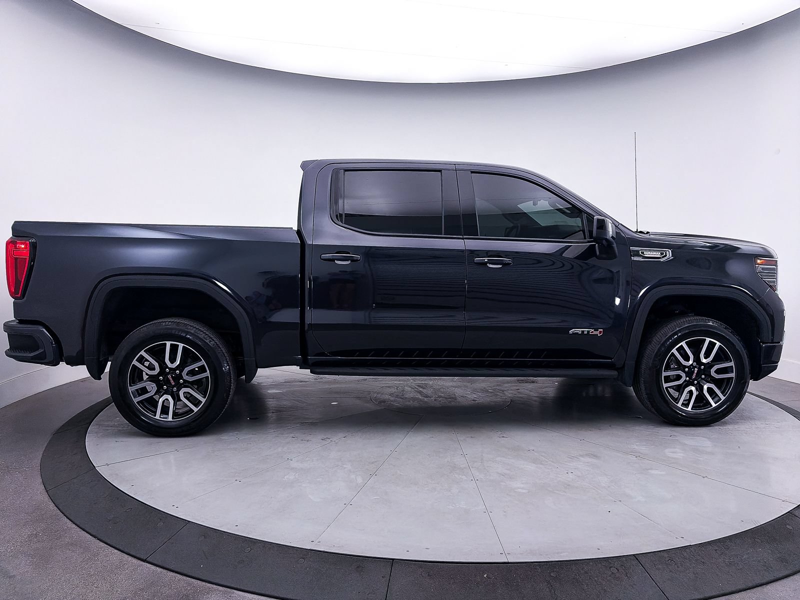 Used 2023 GMC Sierra 1500 AT4 w/ AT4 Premium Package AWD/4WD image 2