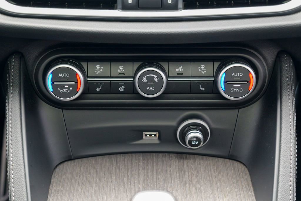 Used 2022 Alfa Romeo Stelvio Ti image 53