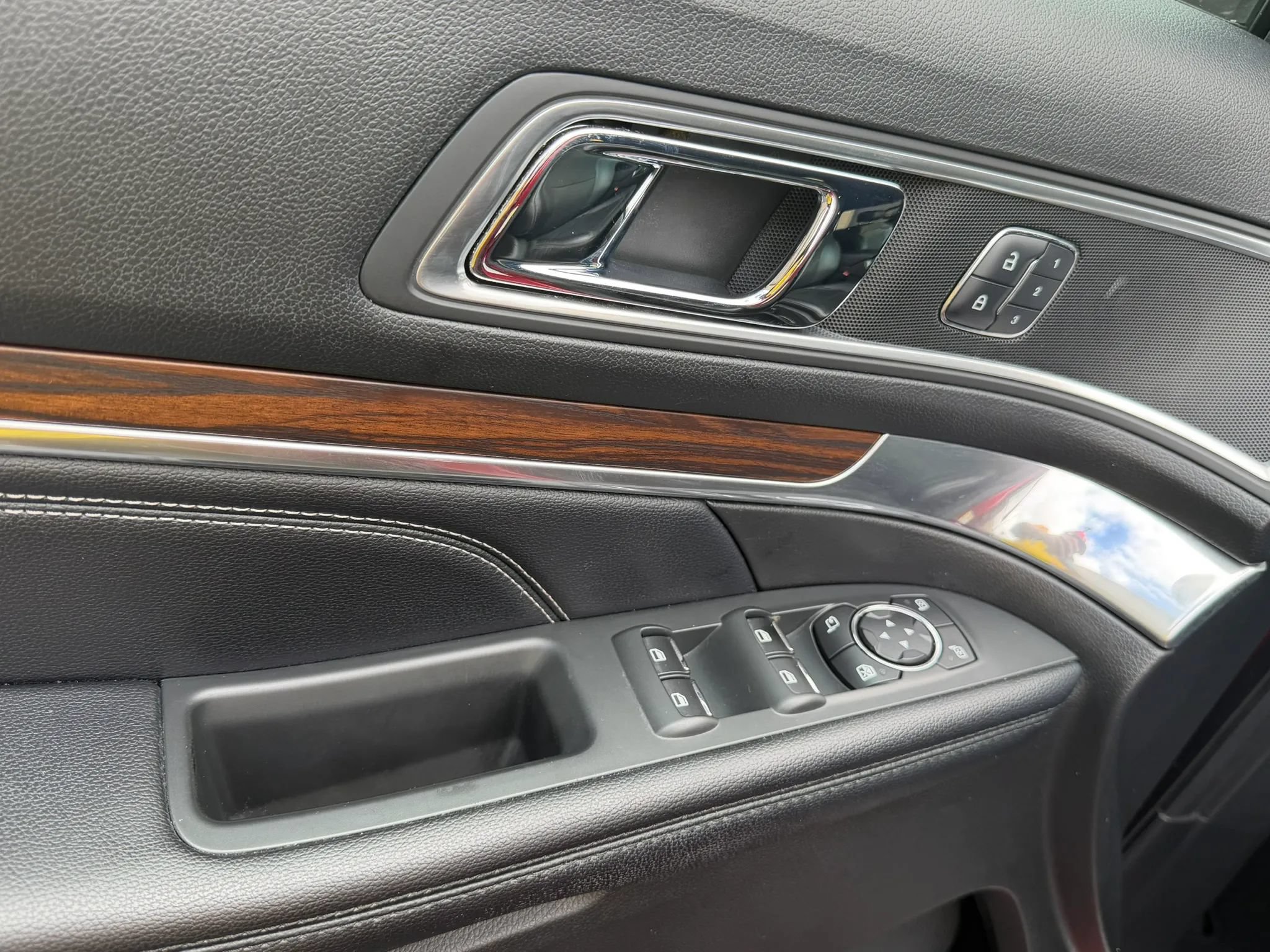 Used 2017 Ford Explorer Limited FWD image 28