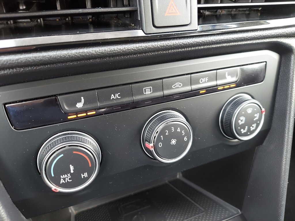 Used 2022 Volkswagen Taos SE w/ Panoramic Sunroof Package image 29