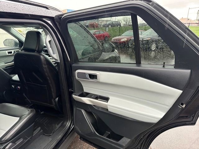 Certified 2022 Ford Explorer XLT w/ Equipment Group 202A AWD/4WD image 18