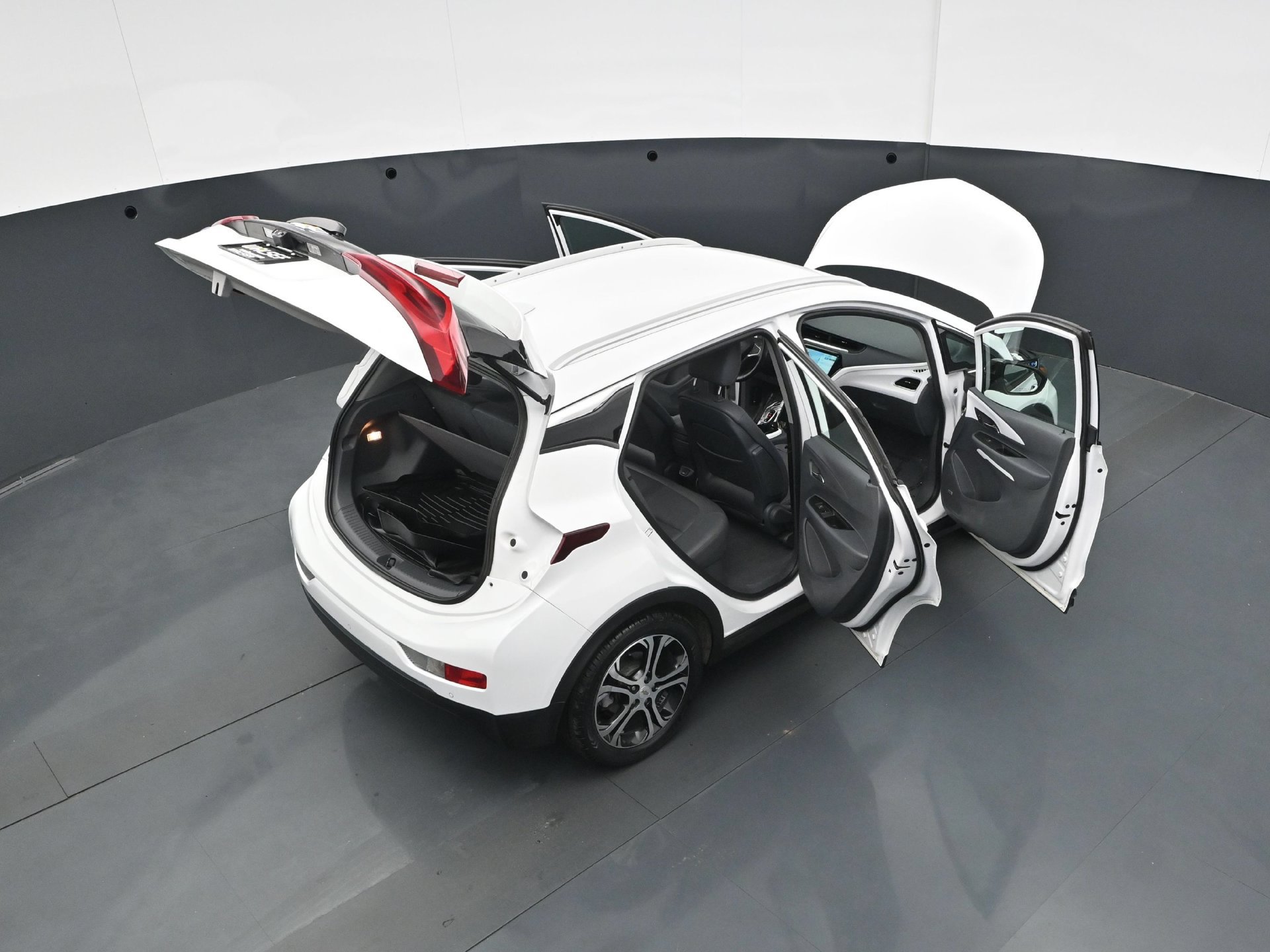 Used 2019 Chevrolet Bolt Premier w/ Infotainment Package FWD image 39