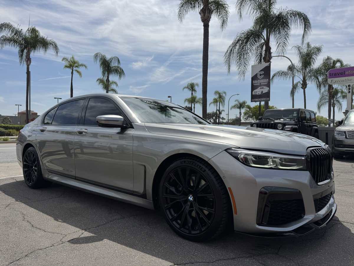 Used 2021 BMW 740i w/ M Sport Package image 9