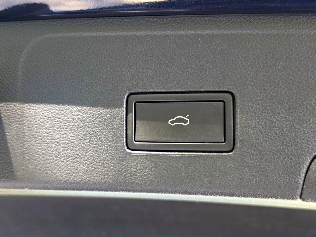 Certified 2022 Volkswagen Atlas Cross Sport SE w/ Panoramic Sunroof Package image 27