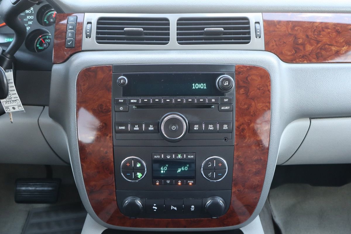 Used 2013 Chevrolet Suburban LT image 36