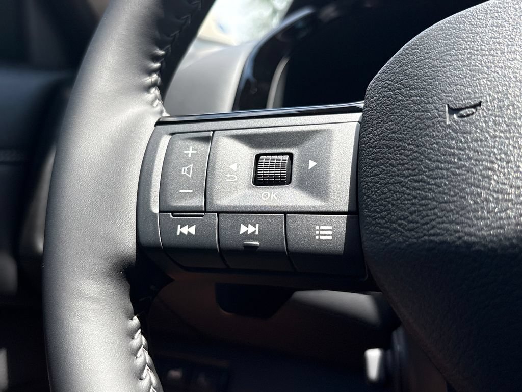 New 2026 Nissan Pathfinder Platinum FWD image 11