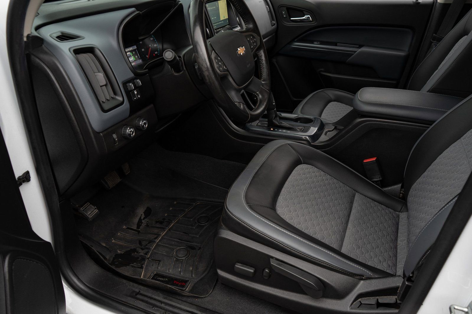 Used 2021 Chevrolet Colorado Z71 w/ Safety Package AWD/4WD image 17