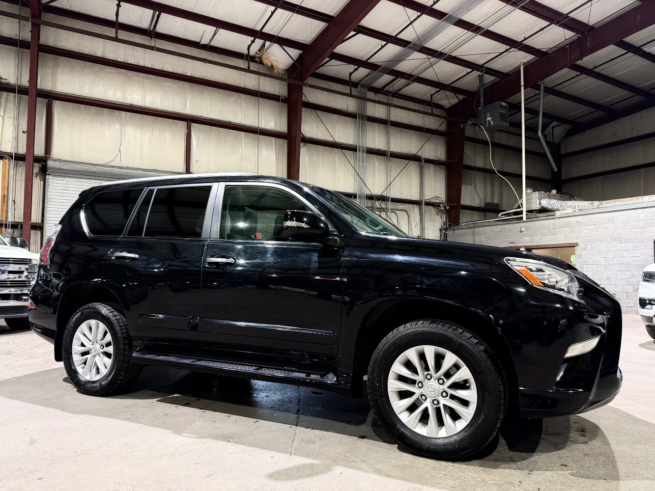 Used 2016 Lexus GX 460 w/ Premium Package AWD/4WD image 3