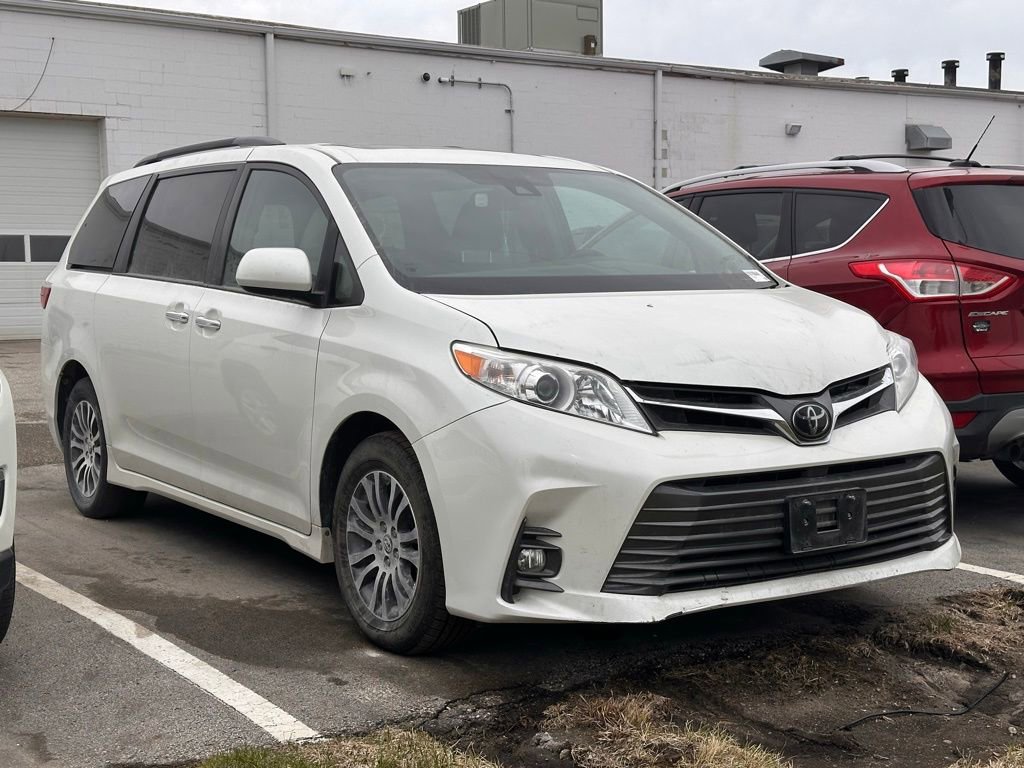 Used 2018 Toyota Sienna XLE w/ Carpet Mat Package FWD image 5