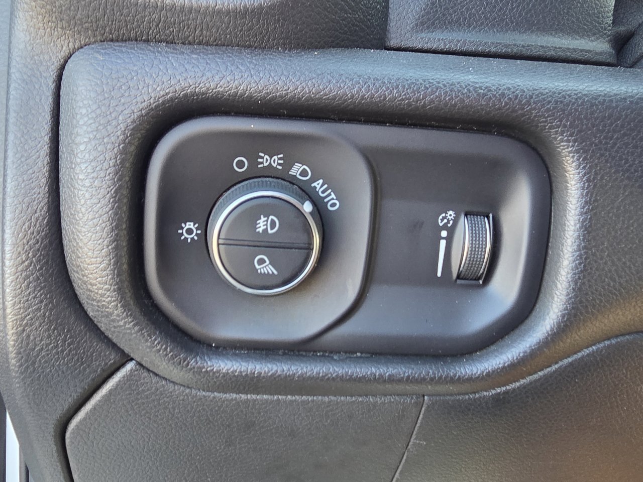 Used 2024 RAM 3500 Big Horn image 24