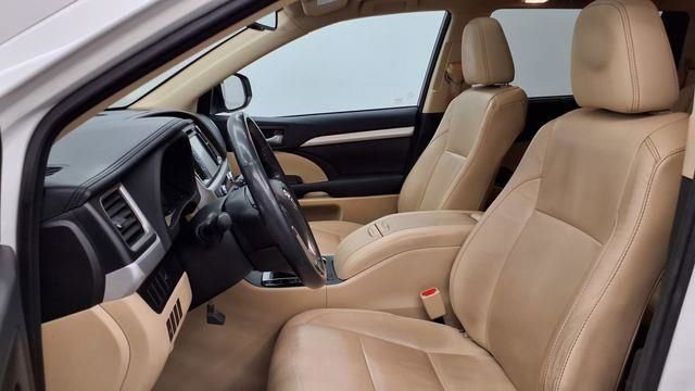 Used 2015 Toyota Highlander XLE image 17