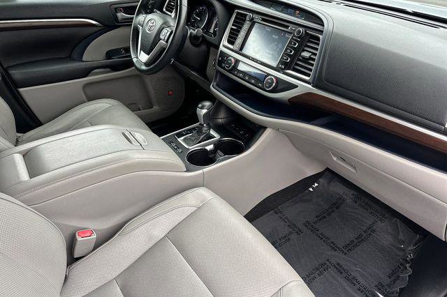 Used 2016 Toyota Highlander Limited image 21