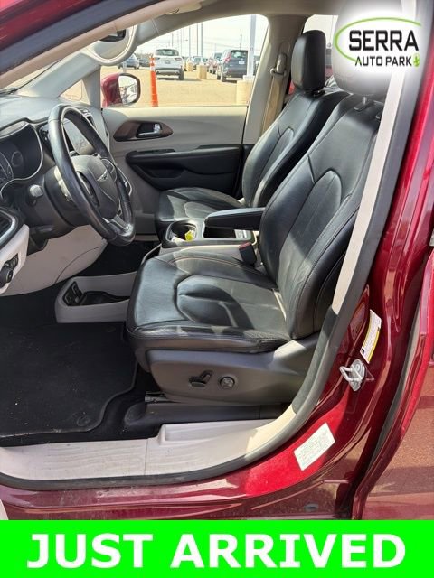 Used 2018 Chrysler Pacifica Touring-L Plus image 5