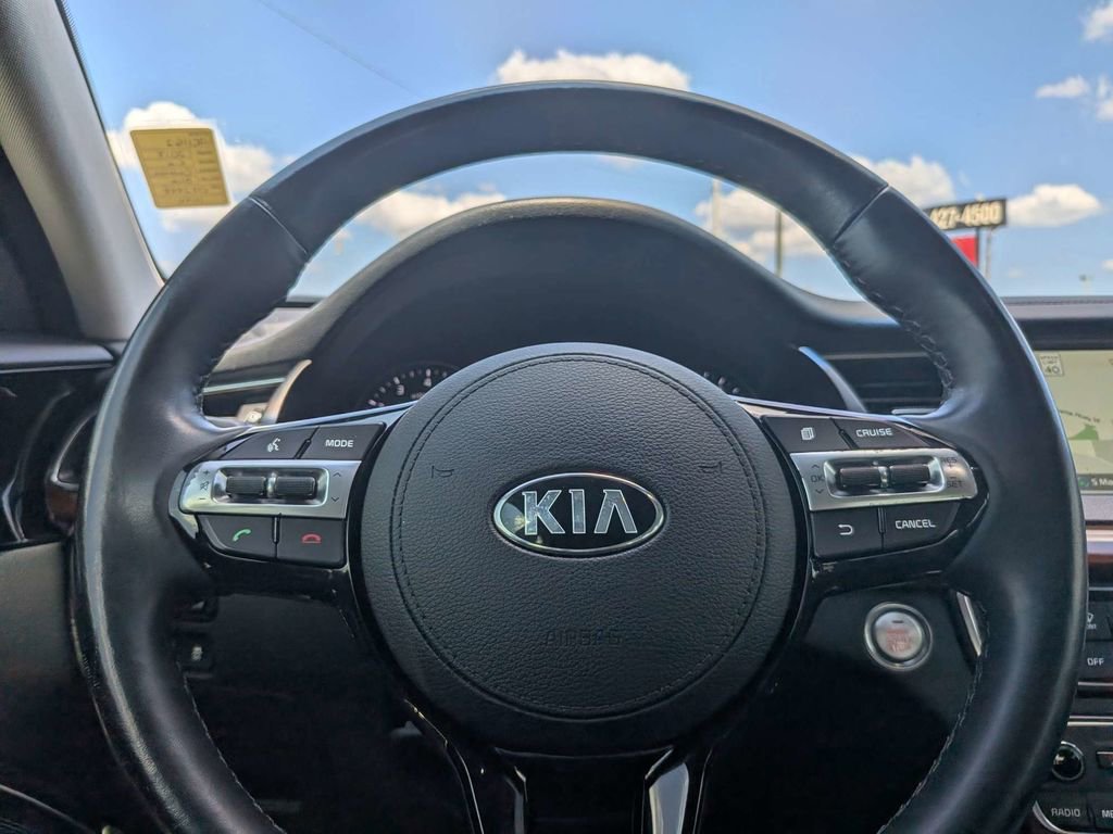 Used 2017 Kia Cadenza Premium w/ Luxury Package FWD image 27