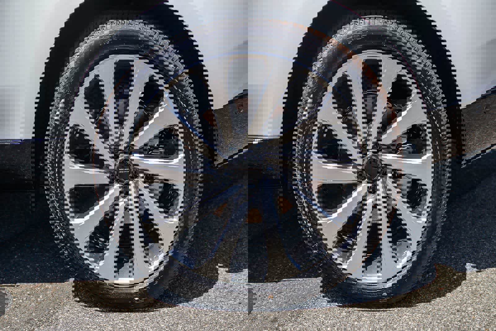 New 2026 Land Rover Range Rover Long Wheelbase SE image 8