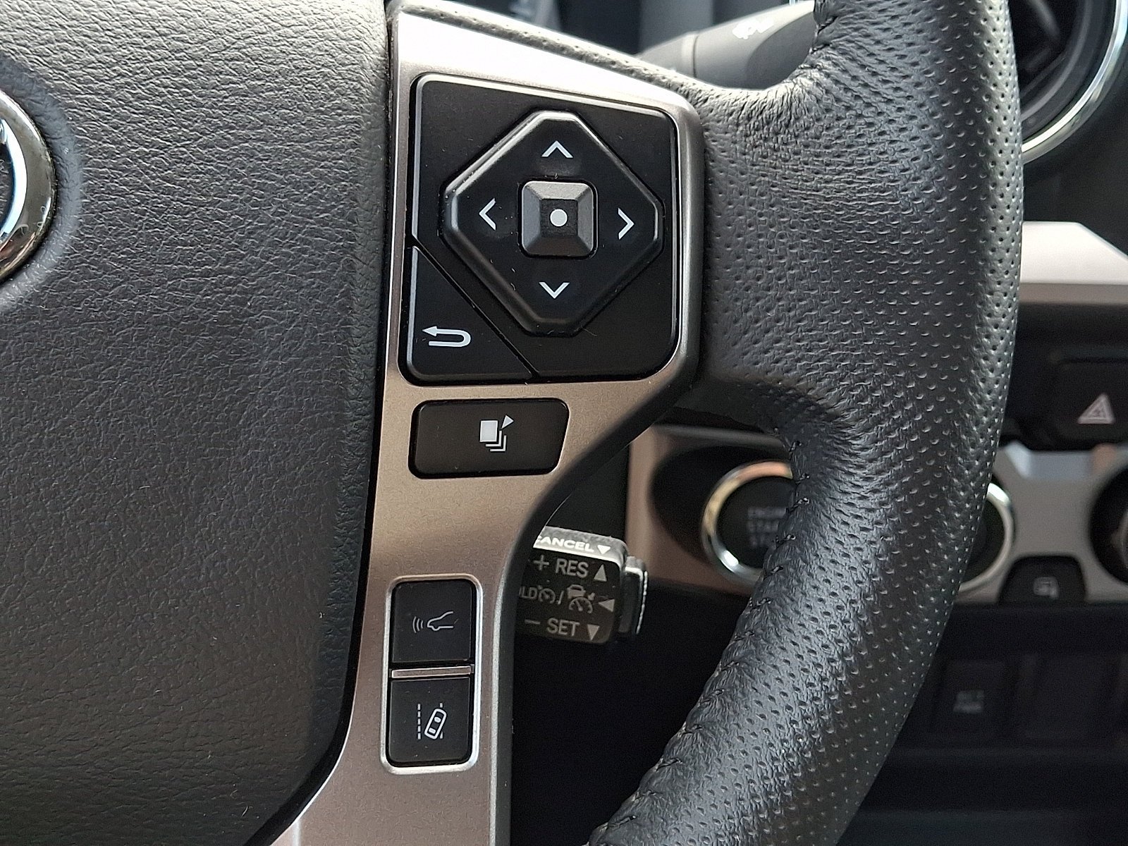 Certified 2023 Toyota Tacoma SR5 w/ Technology Package AWD/4WD image 22