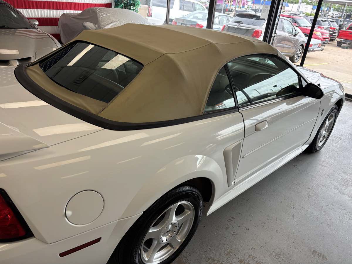 Used 2003 Ford Mustang Convertible RWD image 7