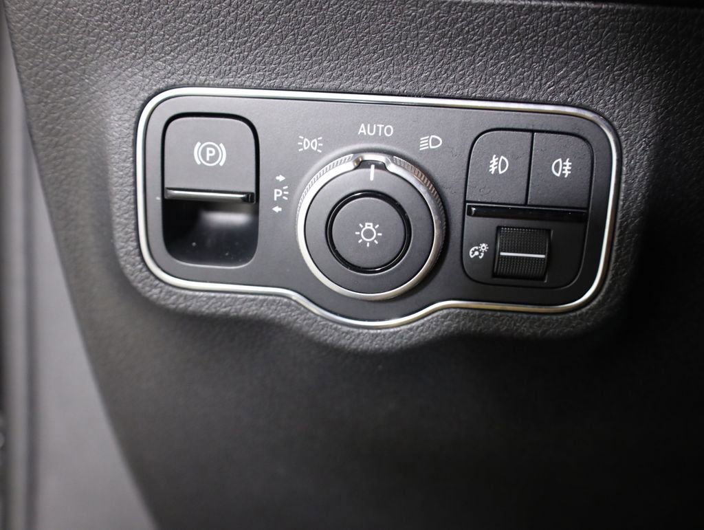Certified 2025 Mercedes-Benz GLB 250 4MATIC image 16