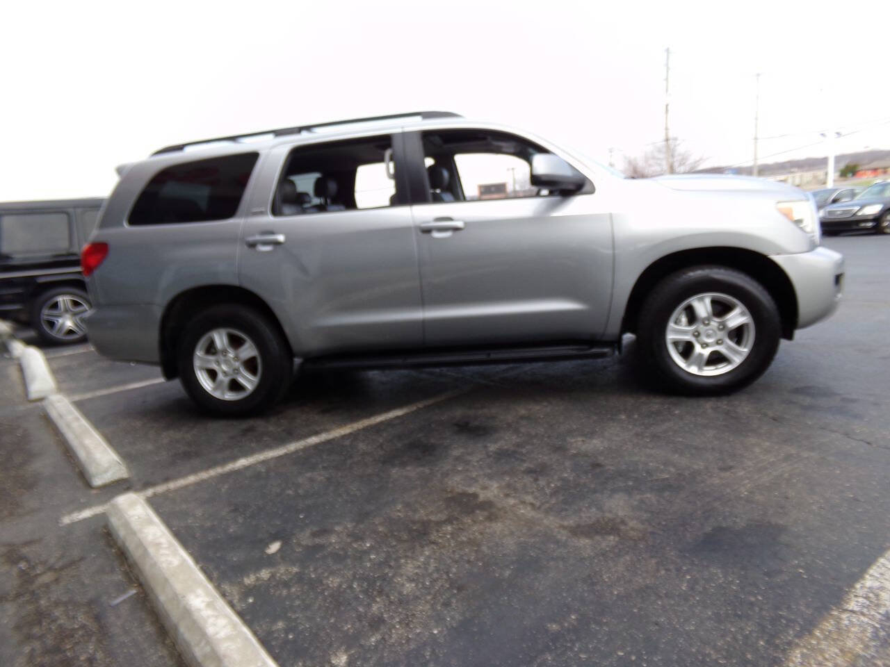 Used 2011 Toyota Sequoia SR5 w/ Premium Pkg AWD/4WD image 58