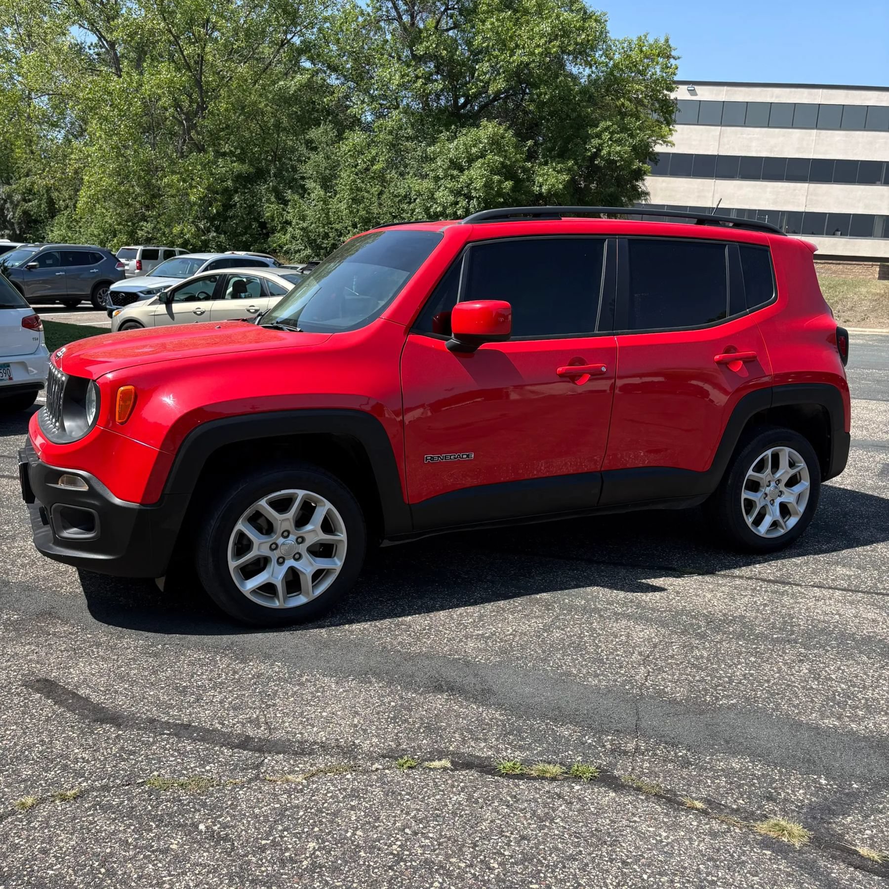 Used 2017 Jeep Renegade Latitude w/ Popular Equipment Group AWD/4WD image 32