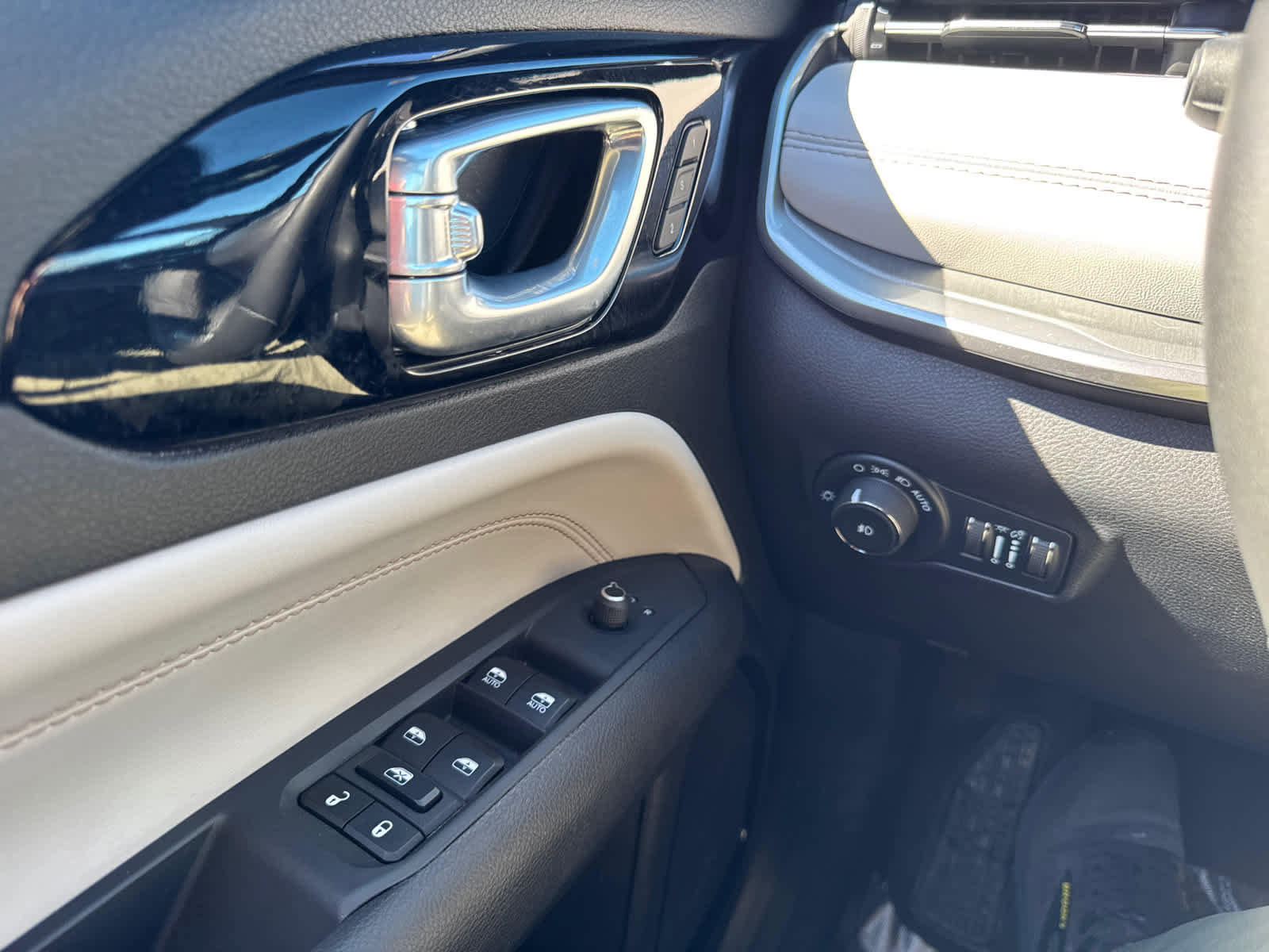 Used 2025 Jeep Compass Limited w/ Elite Group image 21