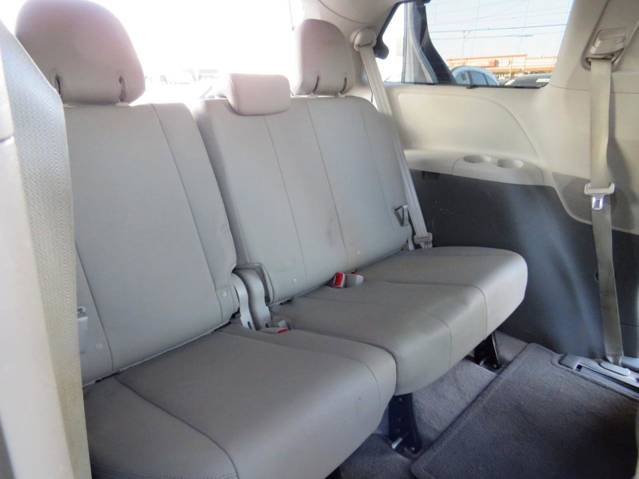 Used 2015 Toyota Sienna XLE w/ XLE Navigation Package FWD image 28