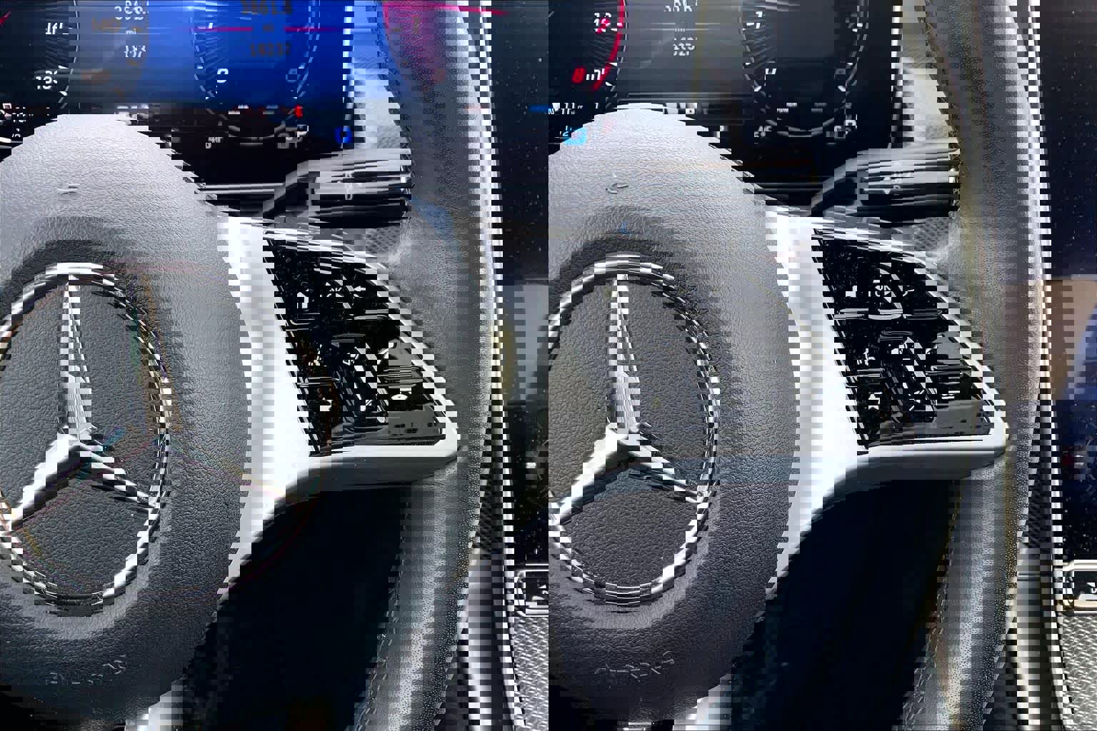 Used 2024 Mercedes-Benz GLC 300 4MATIC image 24