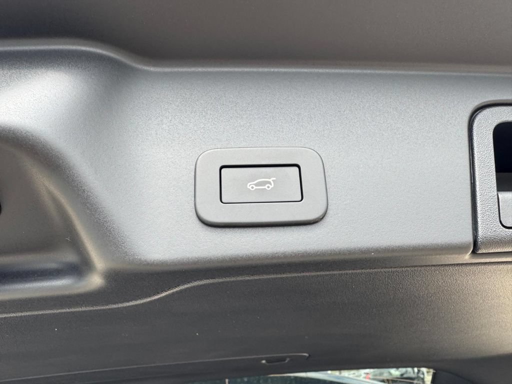 New 2026 Land Rover Range Rover Evoque S AWD/4WD image 6