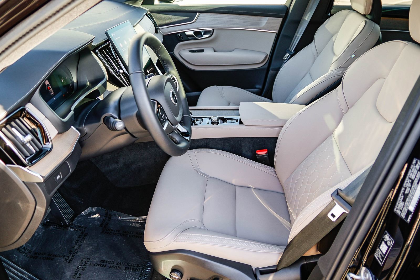 Certified 2026 Volvo XC90 B6 Plus w/ Protection Package image 22