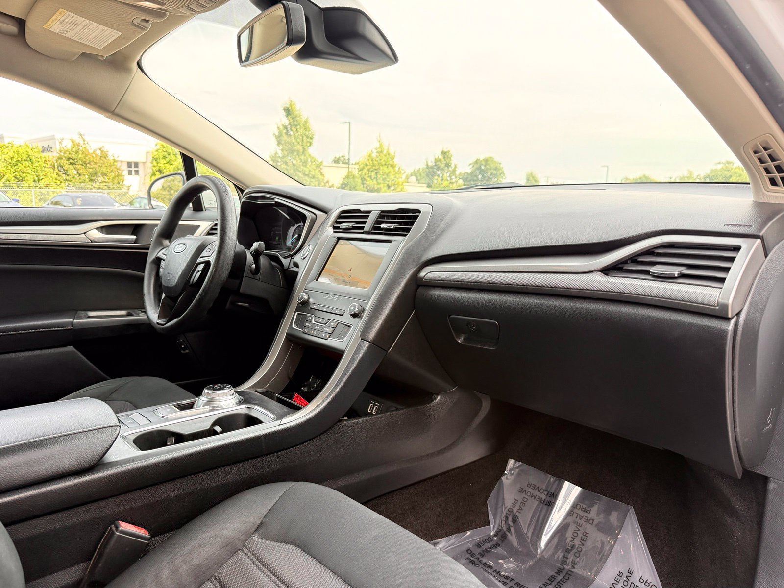 Used 2019 Ford Fusion SE FWD image 19
