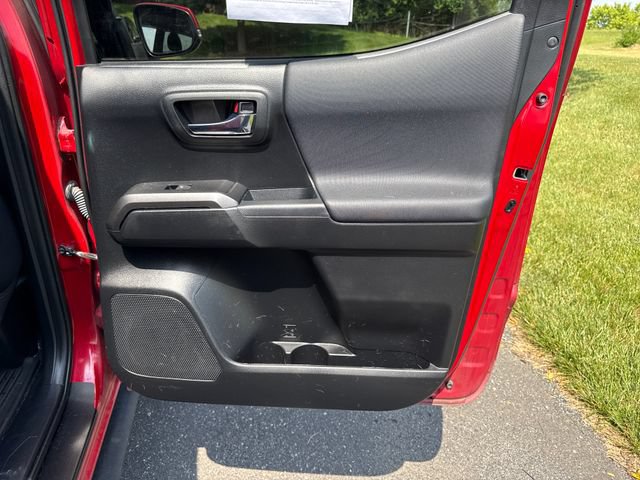 Used 2021 Toyota Tacoma TRD Off-Road w/ Technology Package AWD/4WD image 16