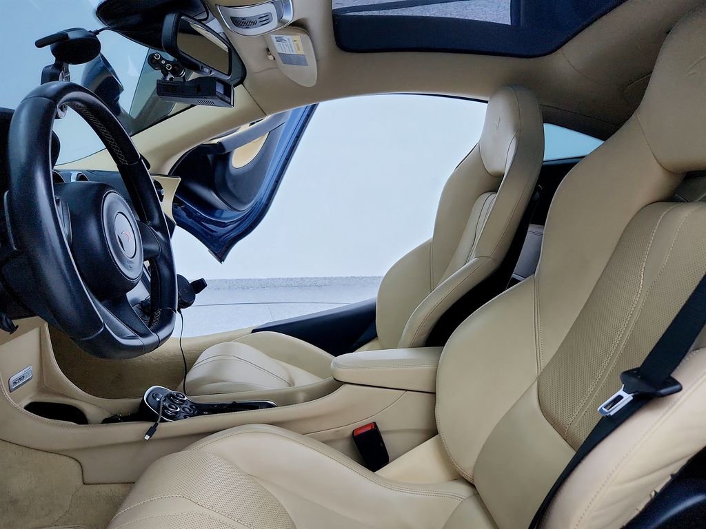 Used 2017 McLaren 570S image 23