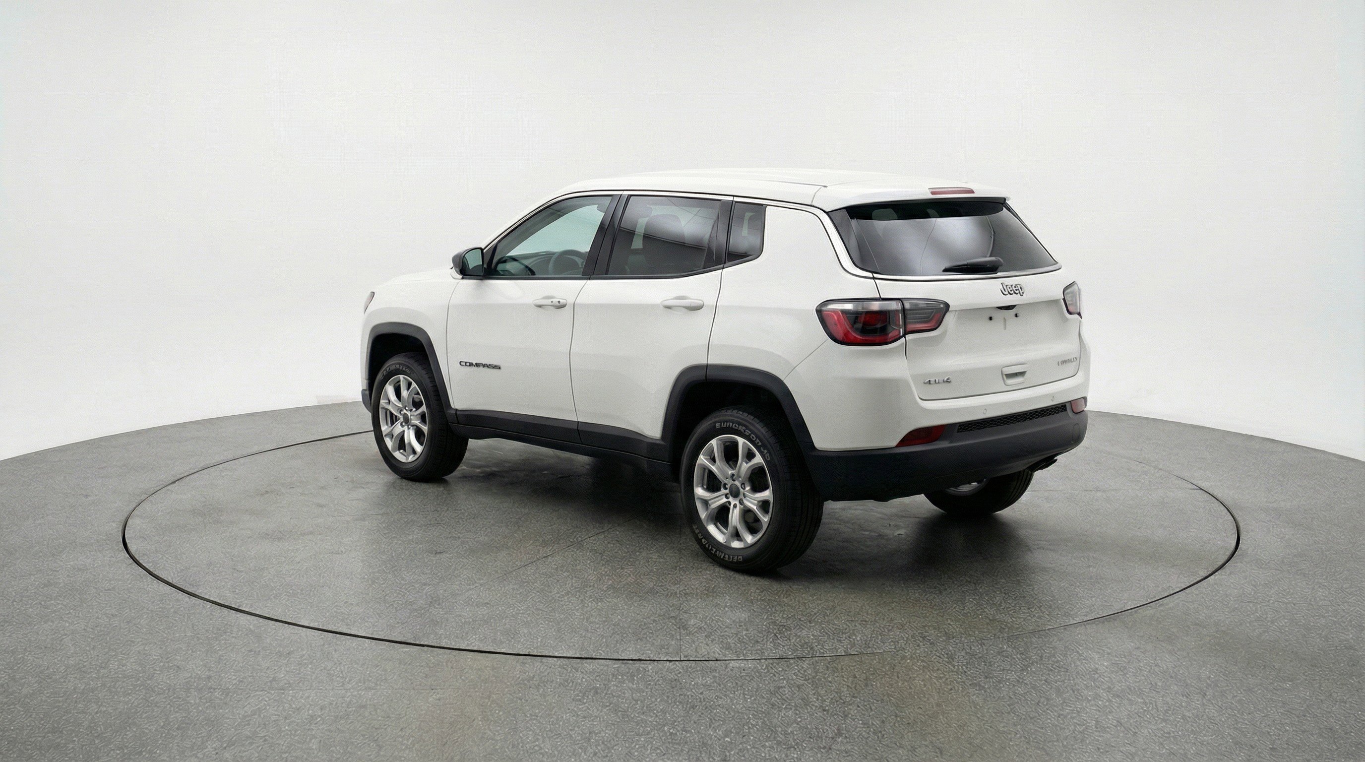 Used 2025 Jeep Compass Latitude image 6