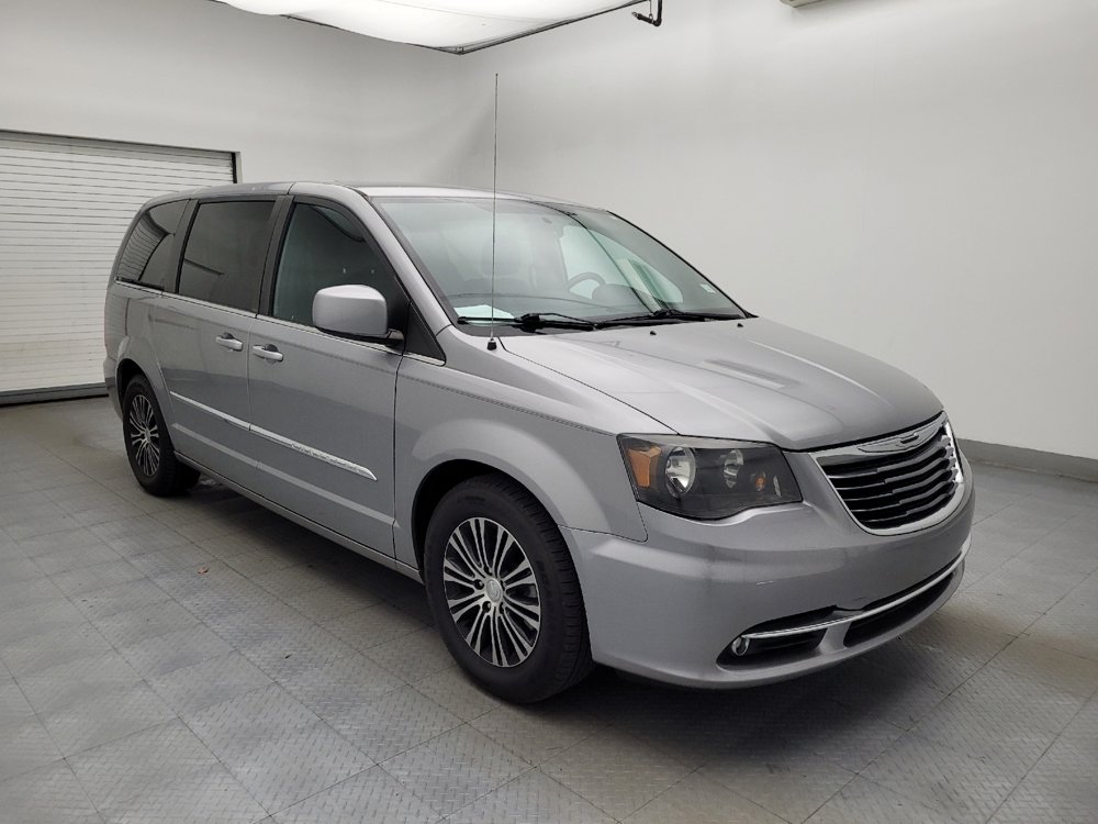 Used 2014 Chrysler Town & Country S FWD image 13