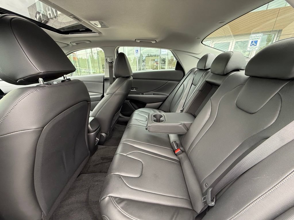Certified 2025 Hyundai Elantra Limited w/ Cargo Package FWD image 12