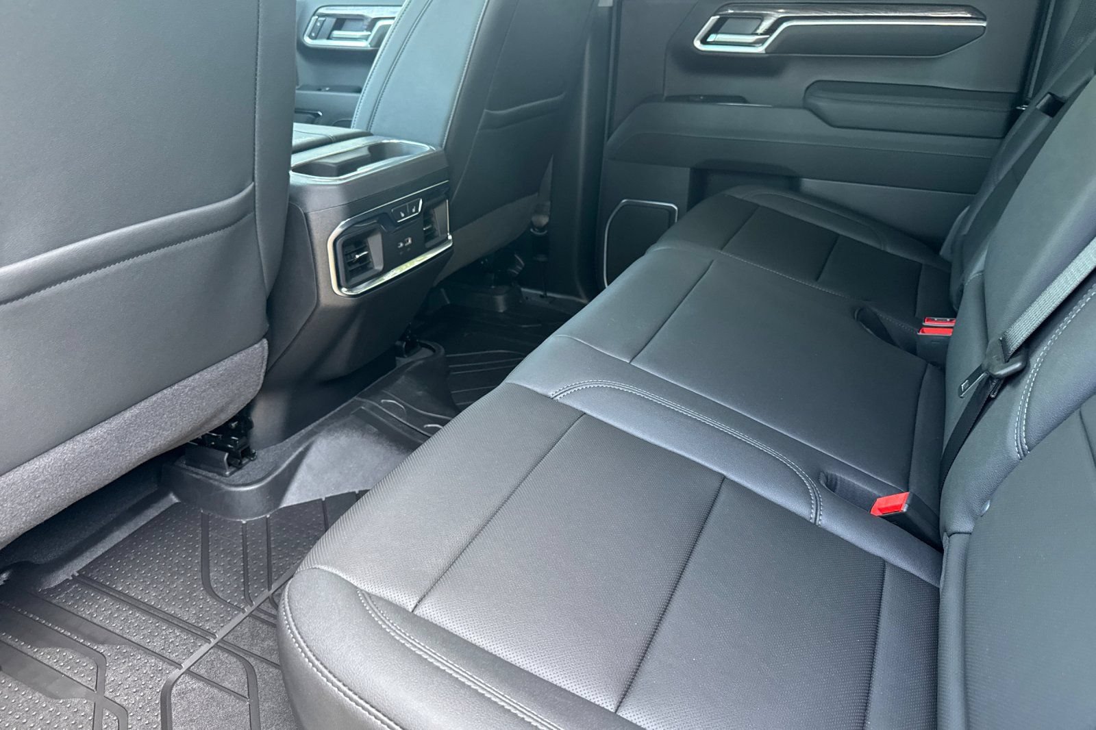 New 2026 Chevrolet Silverado 1500 LTZ w/ LTZ Premium Package AWD/4WD image 11