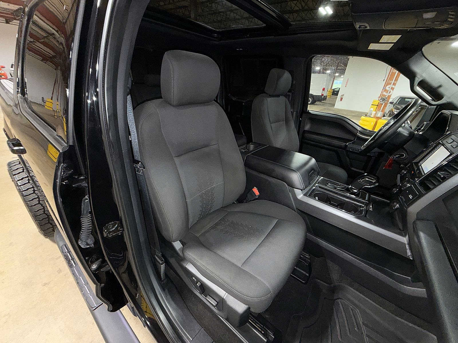 Used 2019 Ford F150 XLT w/ Equipment Group 302A Luxury AWD/4WD image 16
