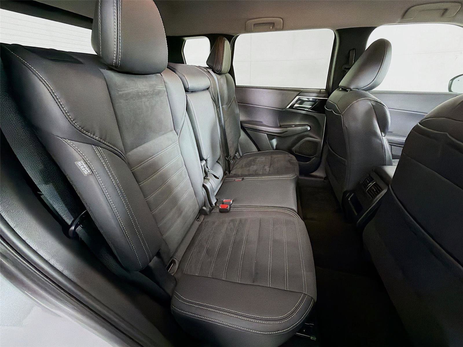 Used 2023 Mitsubishi Outlander SE AWD/4WD image 28