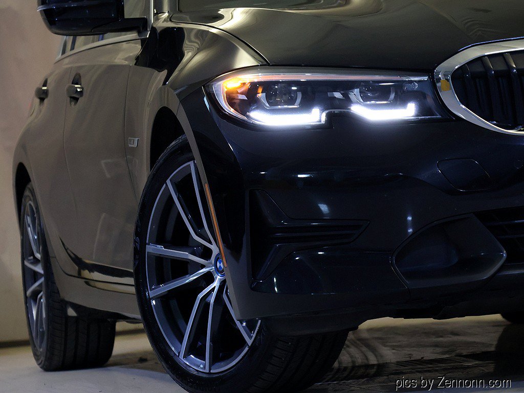 Certified 2022 BMW 330e xDrive w/ Premium Package AWD/4WD image 4