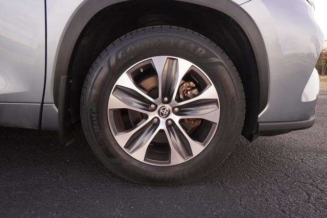 Used 2022 Toyota Highlander XLE image 41