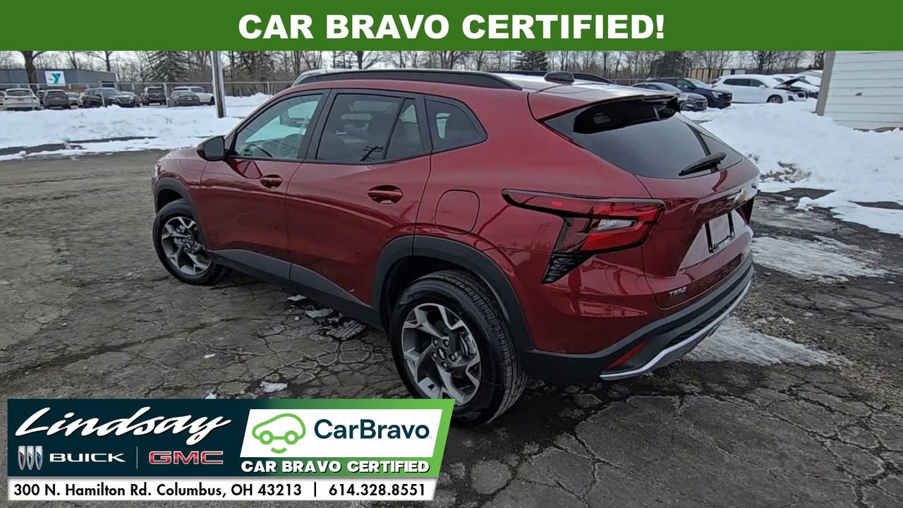 Used 2025 Chevrolet Trax LT w/ LT Convenience Package image 6