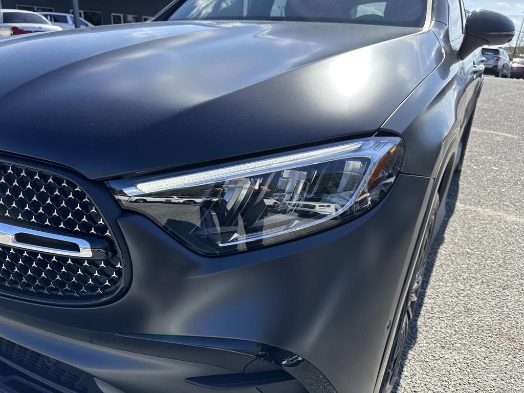 Used 2025 Mercedes-Benz GLC 300 4MATIC image 9