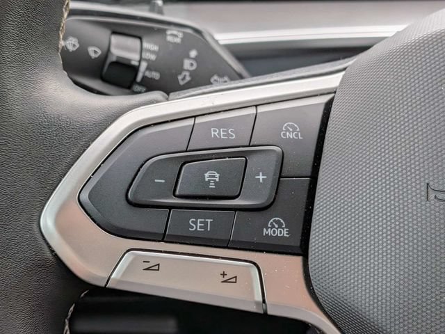 Used 2025 Volkswagen Tiguan SE FWD image 26